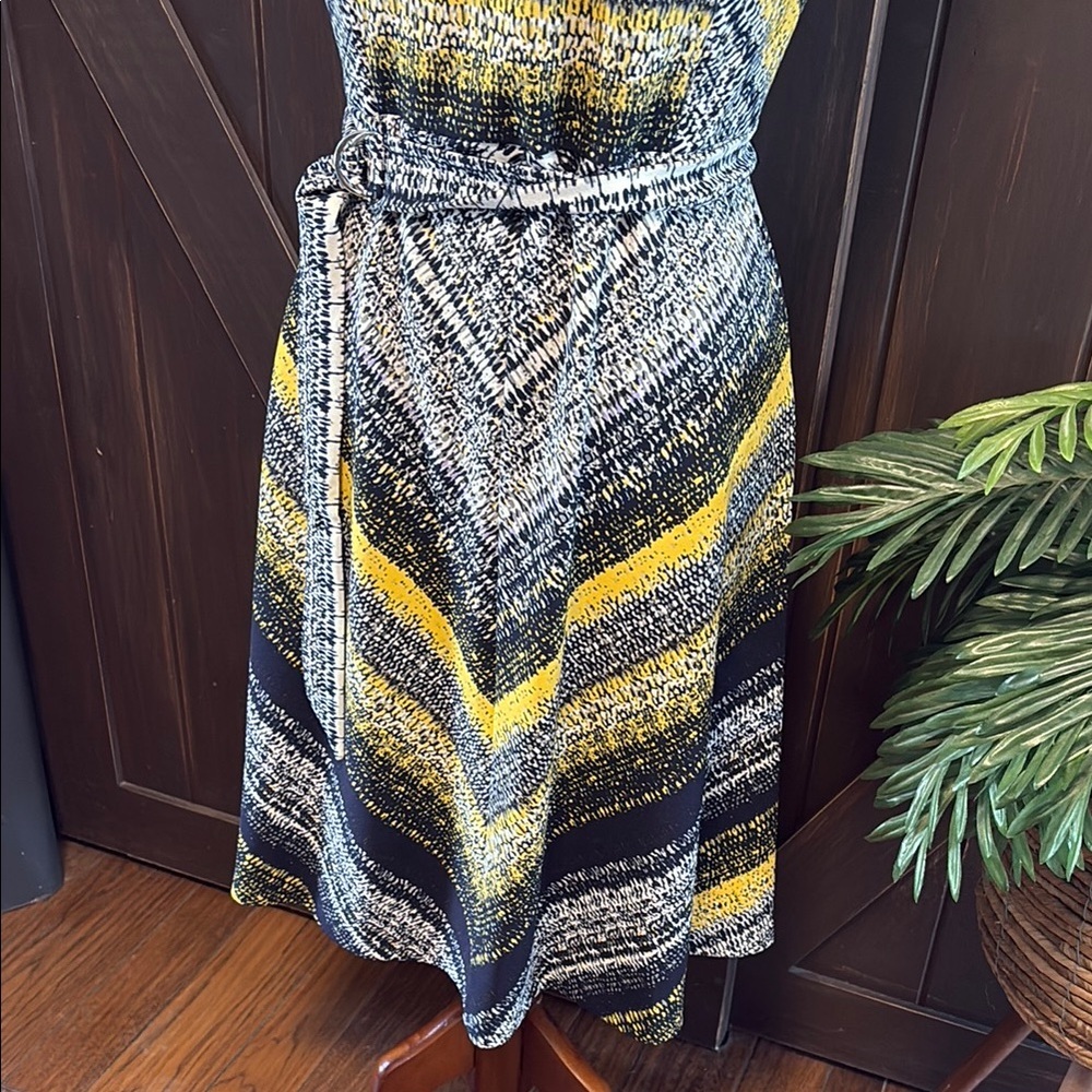 Yellow and Blue Sleeveless Midi A-line Dress with Crew Neck for Work - Picture 4 of 10